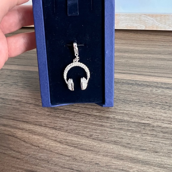 Swarovski head phones charm - Picture 2 of 3